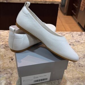 New in the box Everlane Day Glove Leather flats